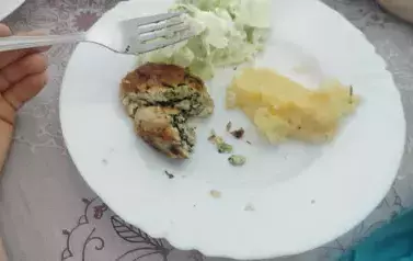 Szpinakowe frykadelki na szkolnej stoł&oacute;wce