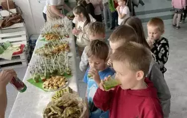 Szpinakowy poczęstunek dla wszystkich uczni&oacute;w szkoły