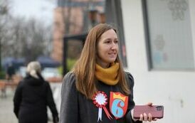 Nauczyciele SP 6 w czasie obchod&oacute;w Świeta Niepodległości.