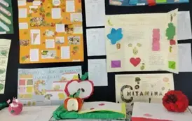 finałowa  wystawa prac uczni&oacute;w na temat: "Tęczowy talerz- moc owoc&oacute;w i warzyw"