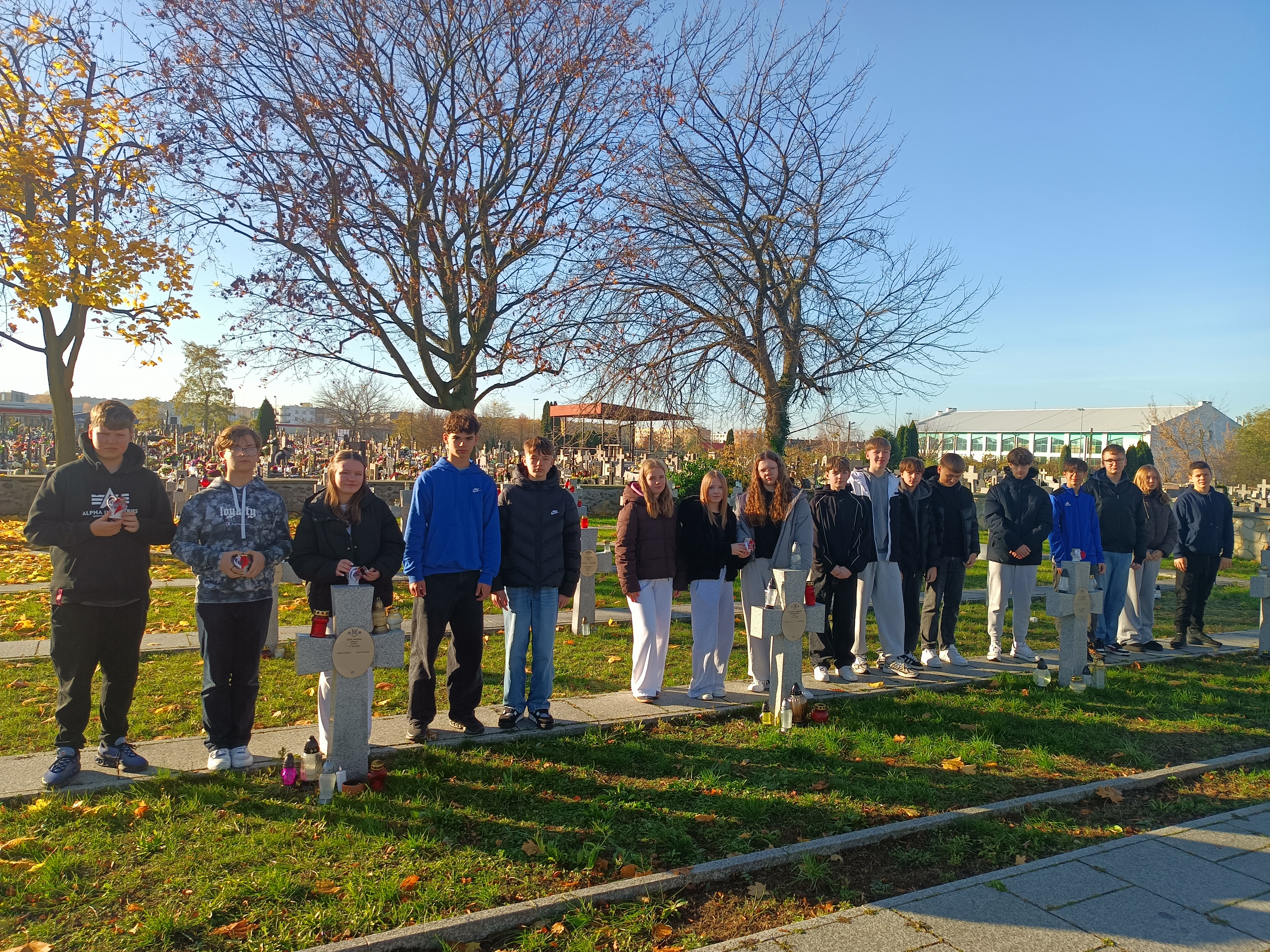 &bdquo;Płomień pamięci&rdquo; &ndash; uczniowie klasy 8C oddali hołd bohaterom.